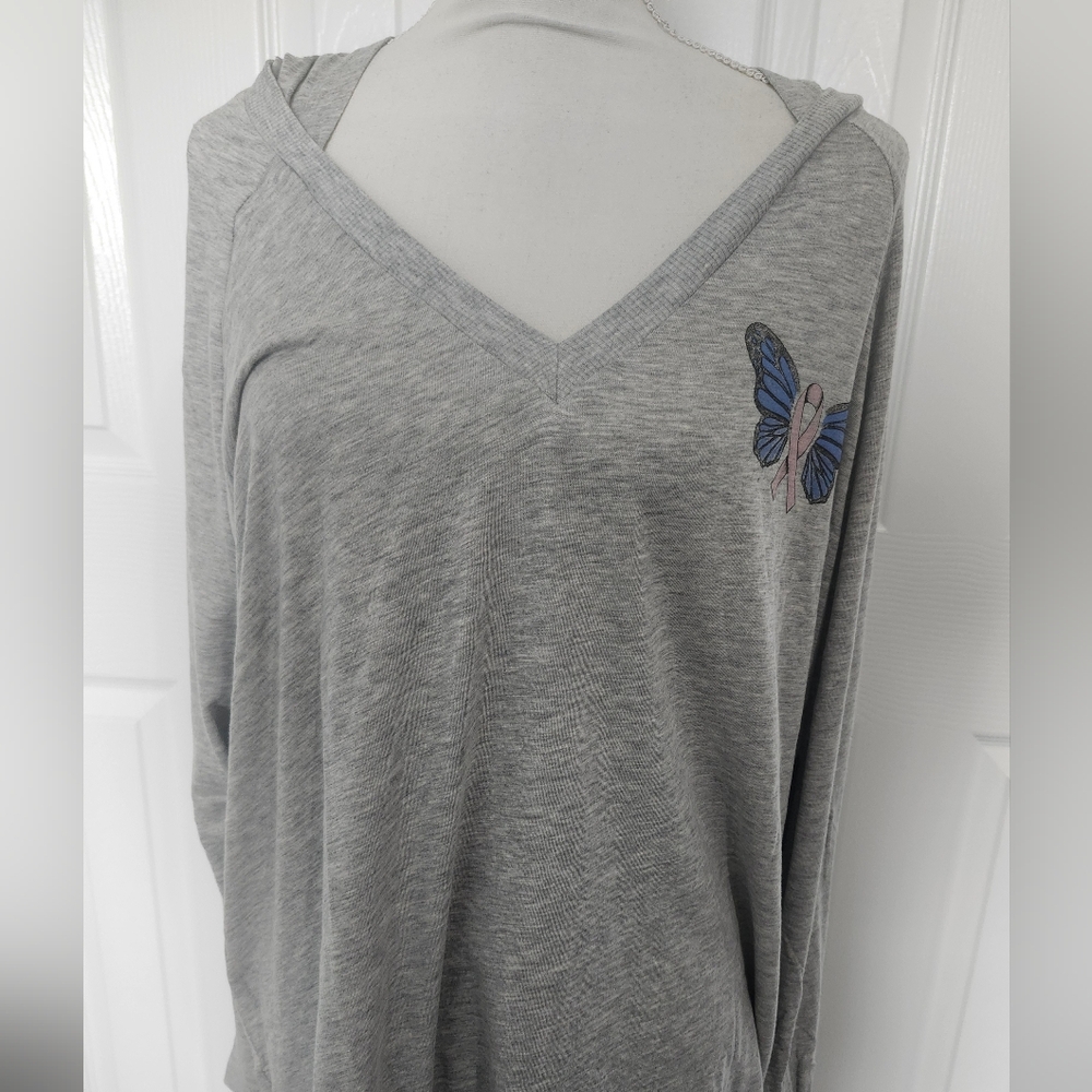 Torrid Size 3  BCA Butterfly/Floral Gray V-neck Long Sleeve Hooded Tee